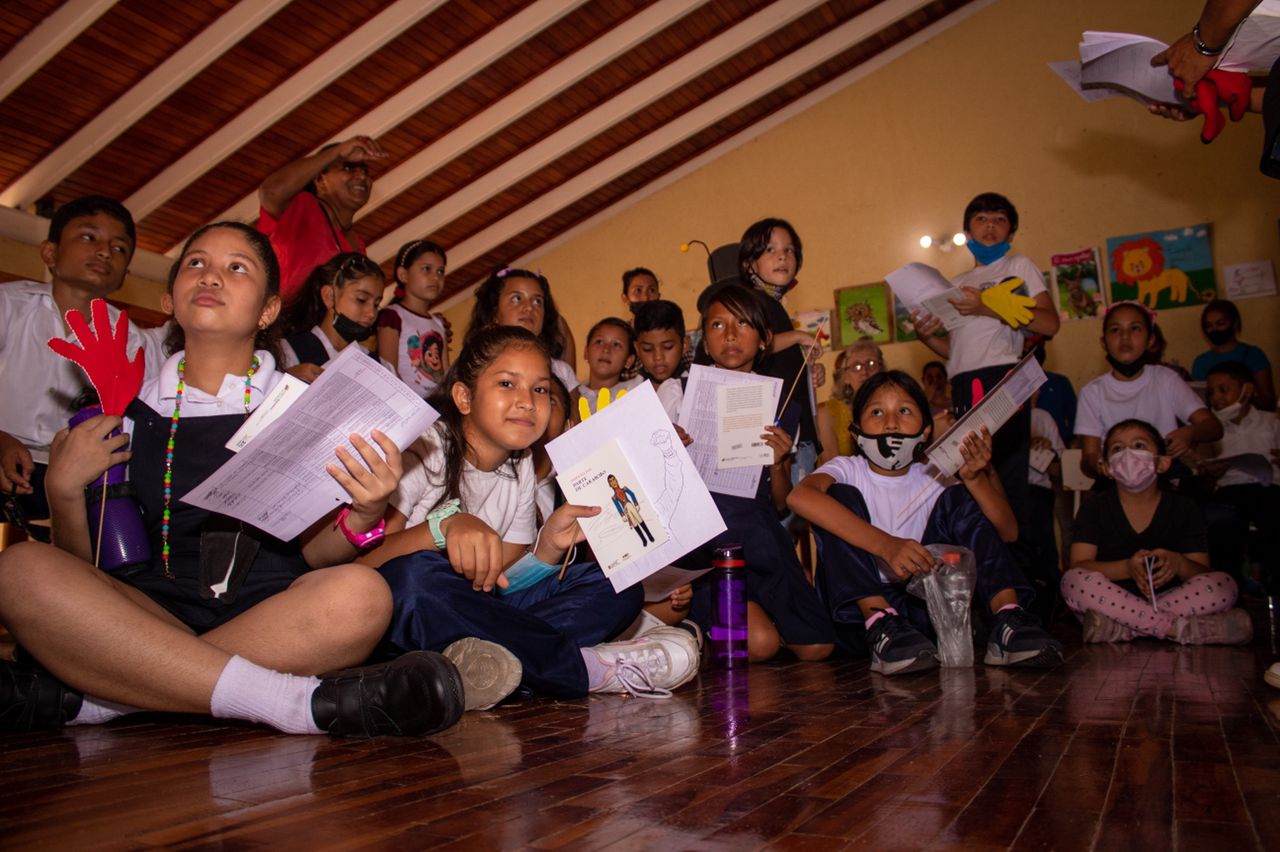 Niños y niñas de Barinas leen el Parte de Carabobo de Bolívar durante 17ª Filven