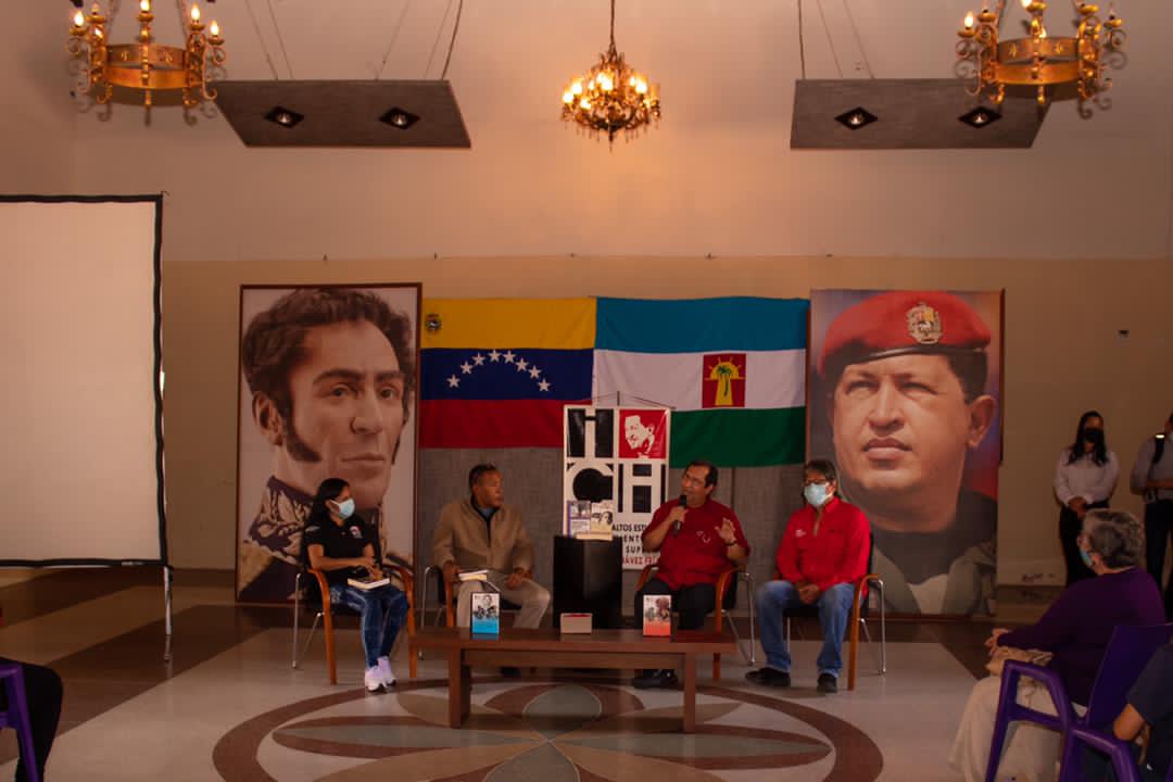 Presentan libros para preservar pensamiento de Chávez en 17ª  Filven Barinas