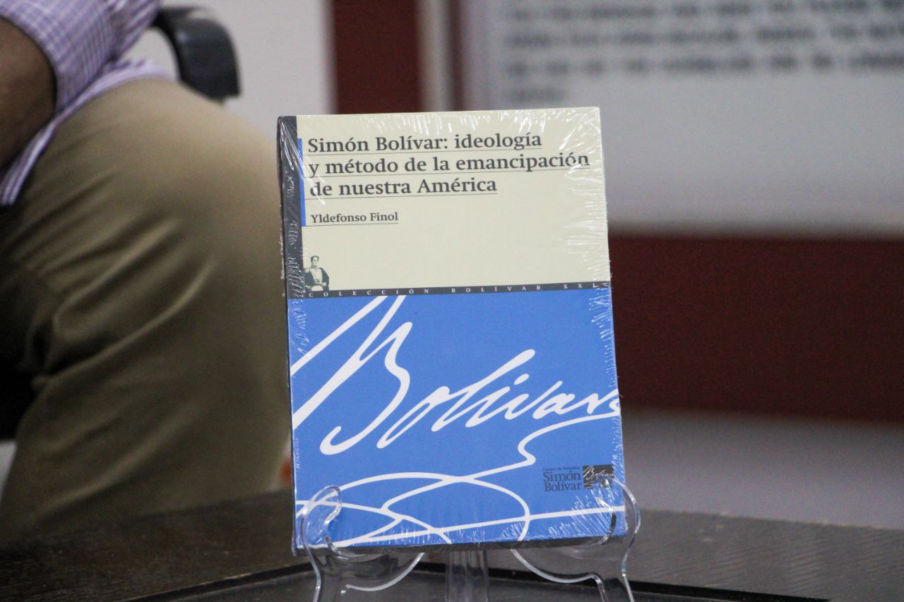Escritor Yldefonso Finol resalta vigencia de Doctrina Bolivariana durante 31ª Feria Internacional del Libro de La Habana