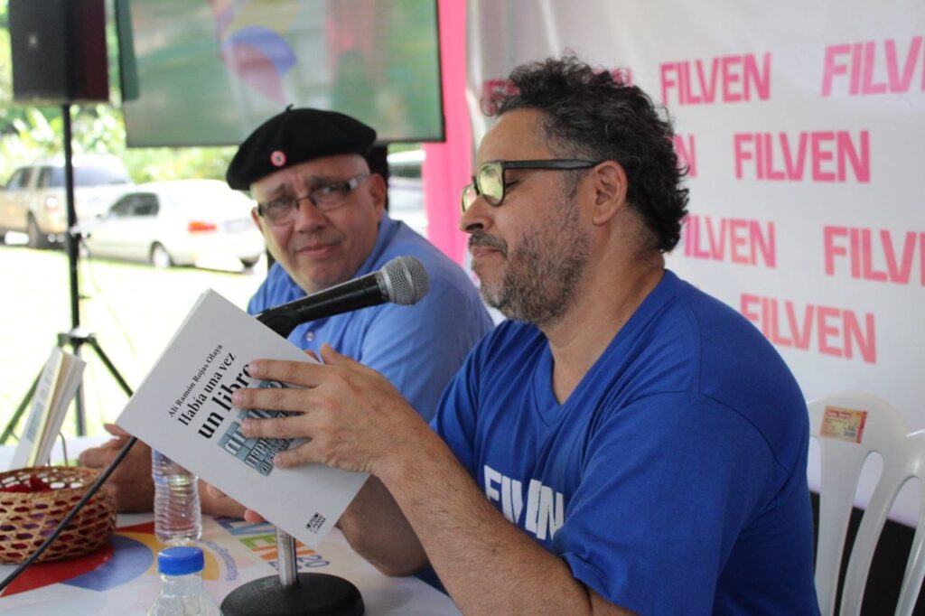 Alí Ramón Rojas Olaya presentó en la Filven 2023 su obra “Había una vez un libro”