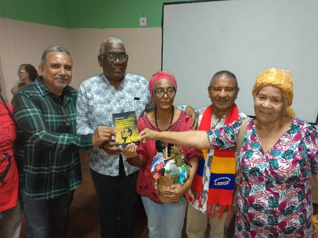 Gustavo Silva presentó en la 19.ª Filven Sucre libro que define la venezolanidad