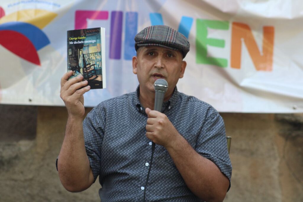 Presentaron libro “Me declaro enemigo” de Chevige Guayke en la 19.ª Filven Anzoátegui