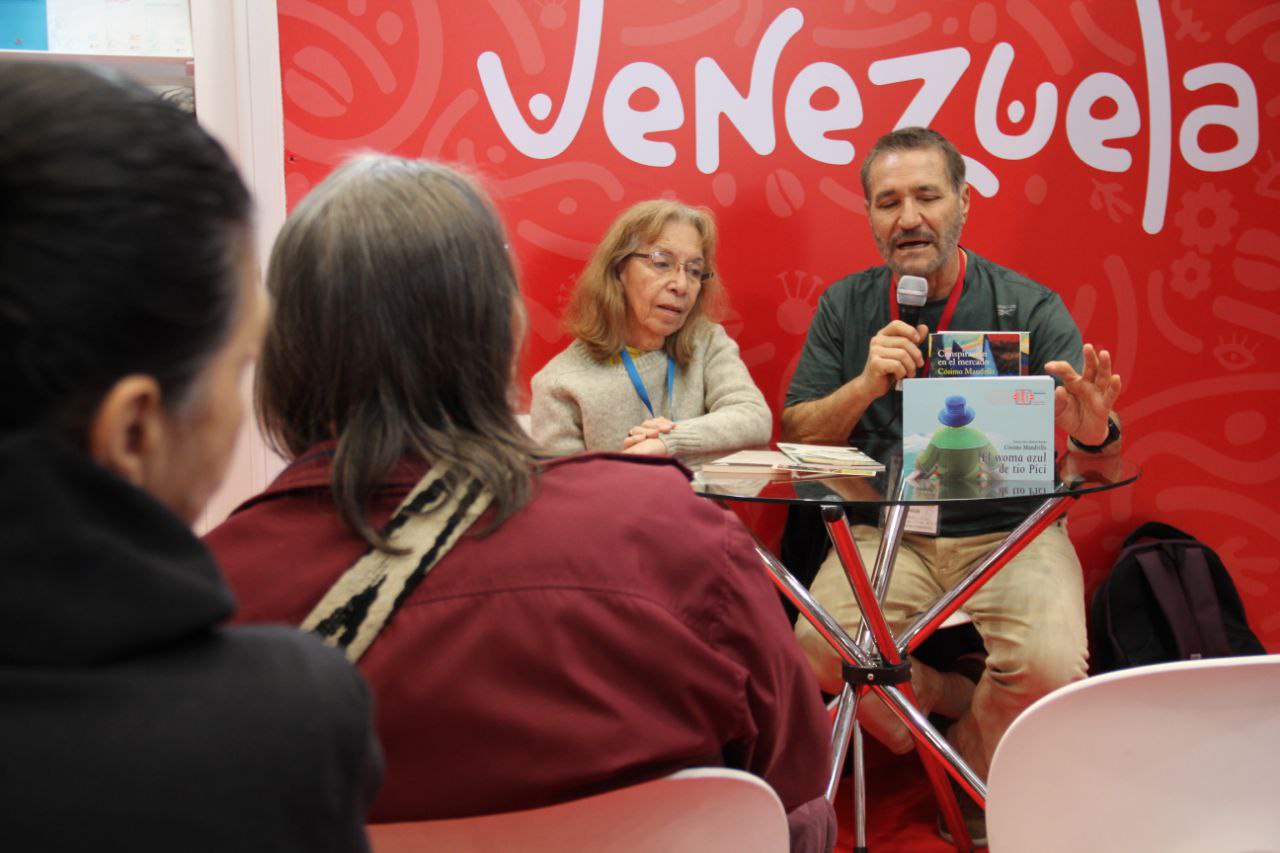 Escritores venezolanos  abordaron en FilBo la representación de los wayuu en obras literarias