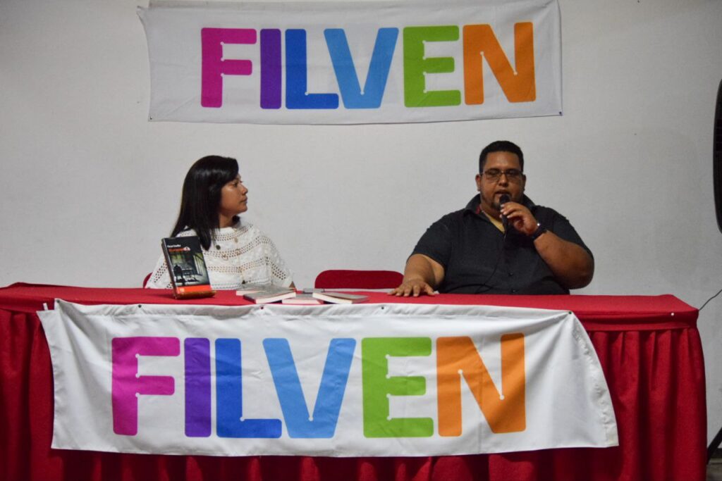 Oscar Gueller presentó en la 19.ª Filven Mérida su novela policial El criminólogo 