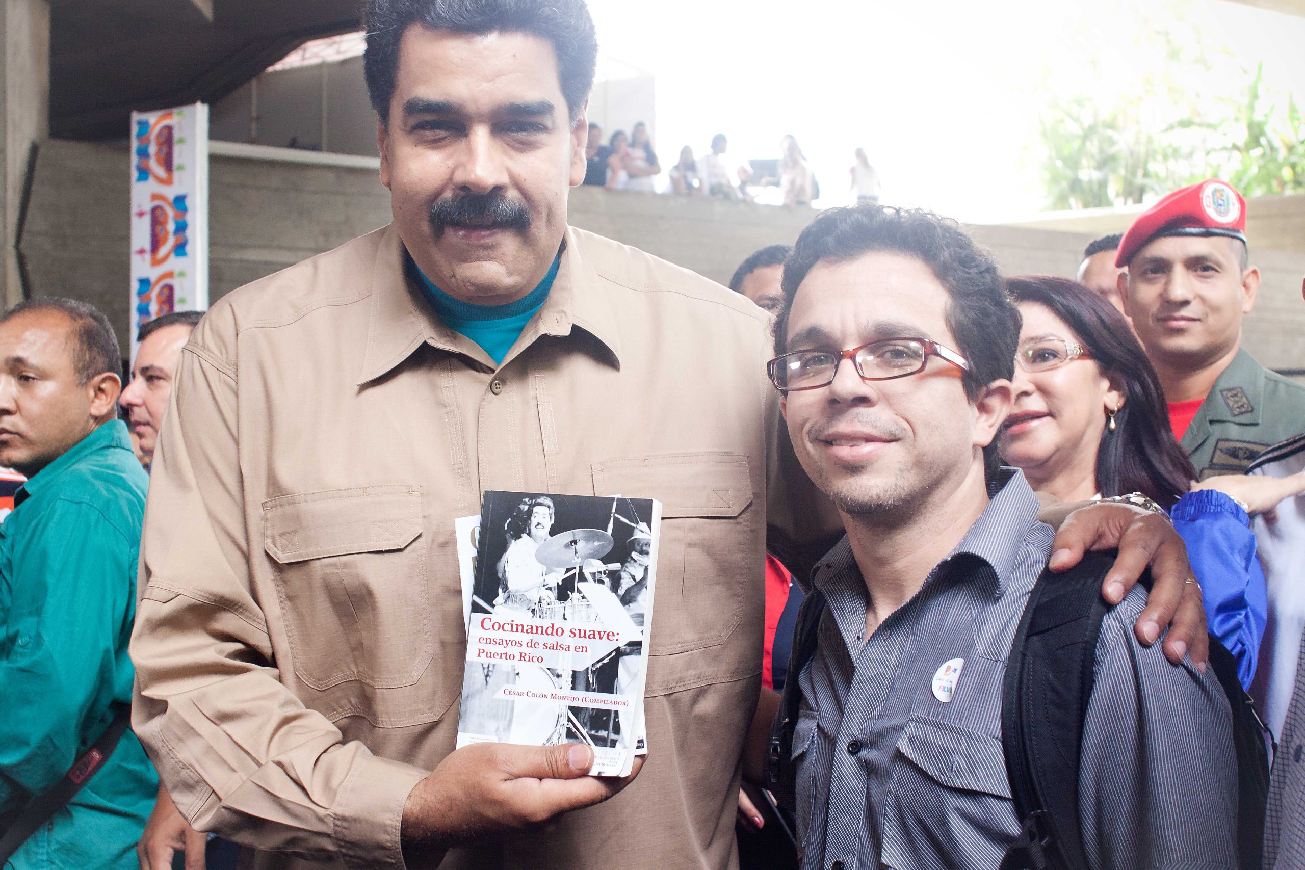 César Colón comentó su libro Cocinando suave: Ensayos de salsa en Puerto Rico