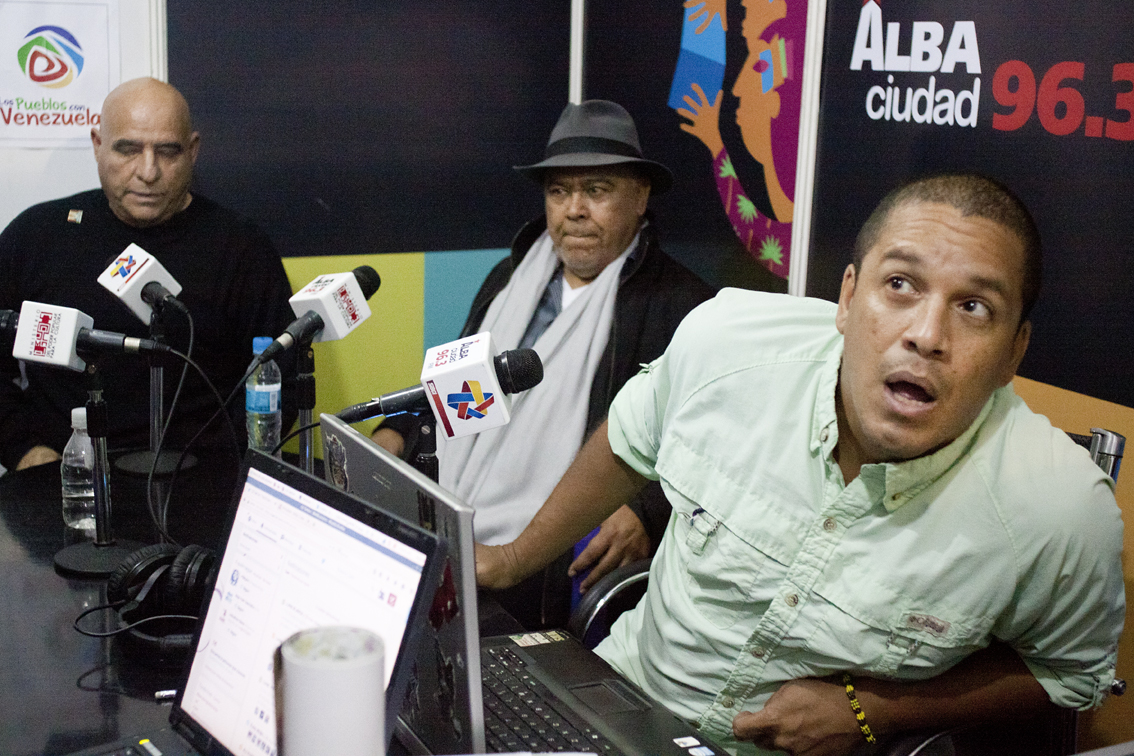 Leer al mismo son: Danny Rivera y Eric Landrón vienen con “Chávez de amor y lluvia” a la Filven 2015