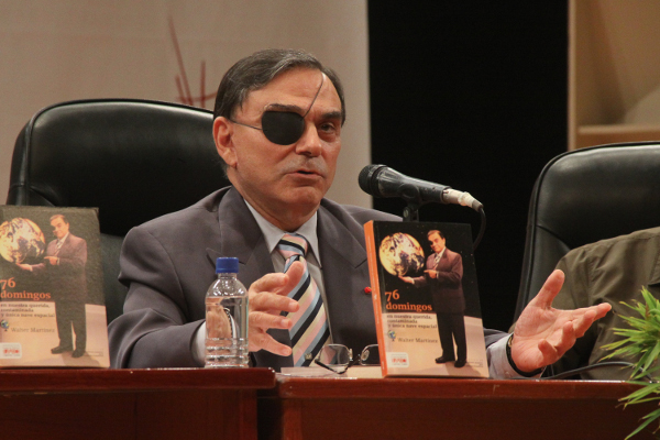 A casa llena se presentó libro de Walter Martínez en la FILVEN 2015
