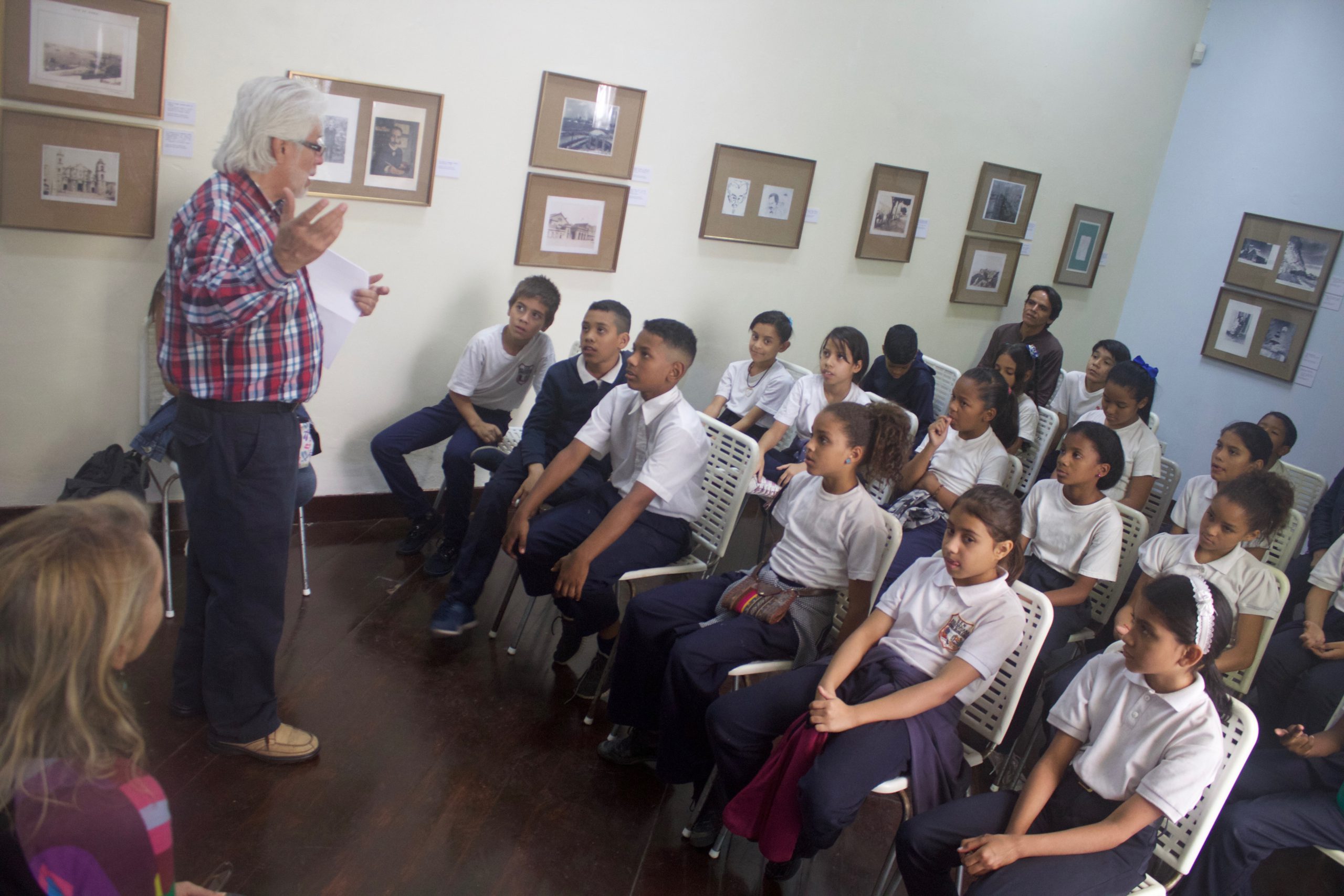 Hugo Colmenares: “Los niños y las niñas están convocados a recuperar la poesía”