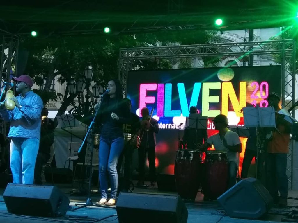 Más de 60 actividades escénicas junto a los libros en Filven 2018