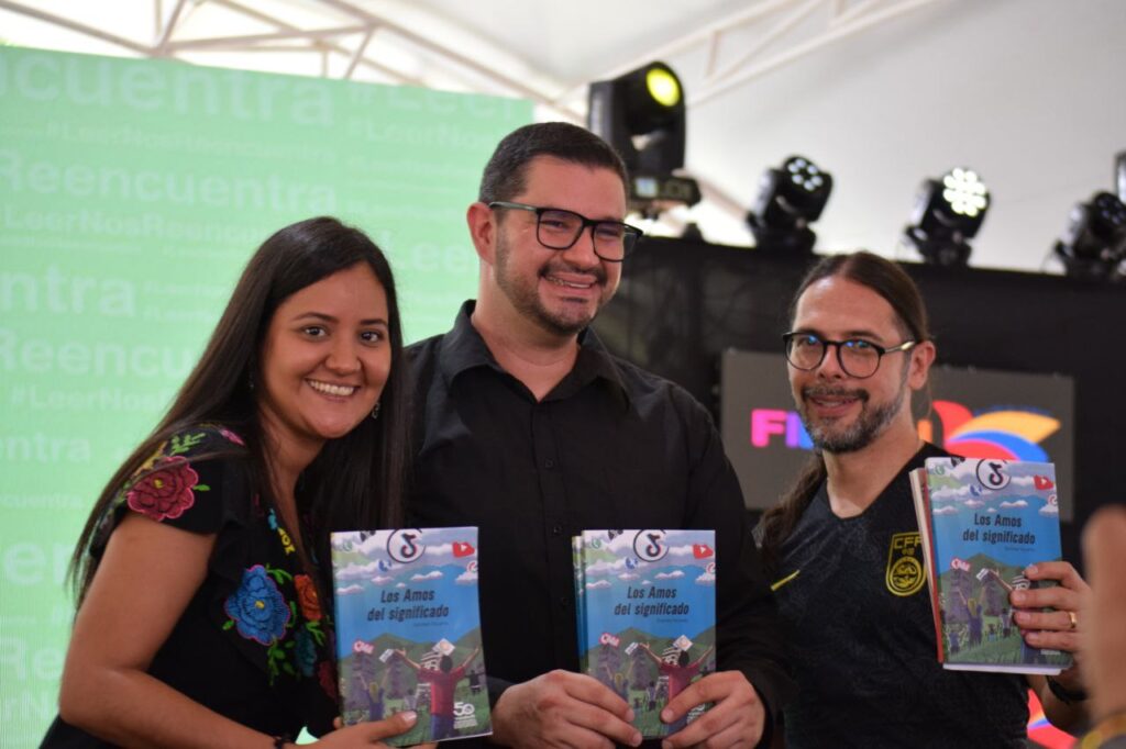 Gustavo Villapol presentó su libro Los amos del significado en la Filven 2023