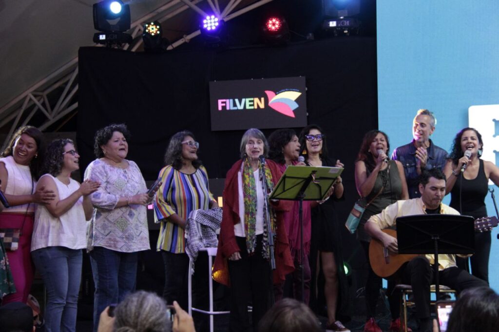 A casa llena celebraron en la Filven los 50 años de vida artística de Cecilia Todd