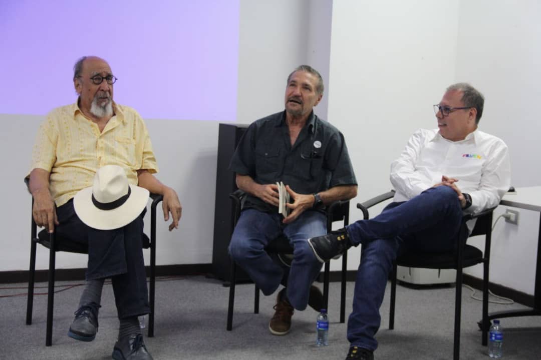 Andrés Aguilar-Pérez presentó su novela “Un muerto muy especial” en la Filven Zulia