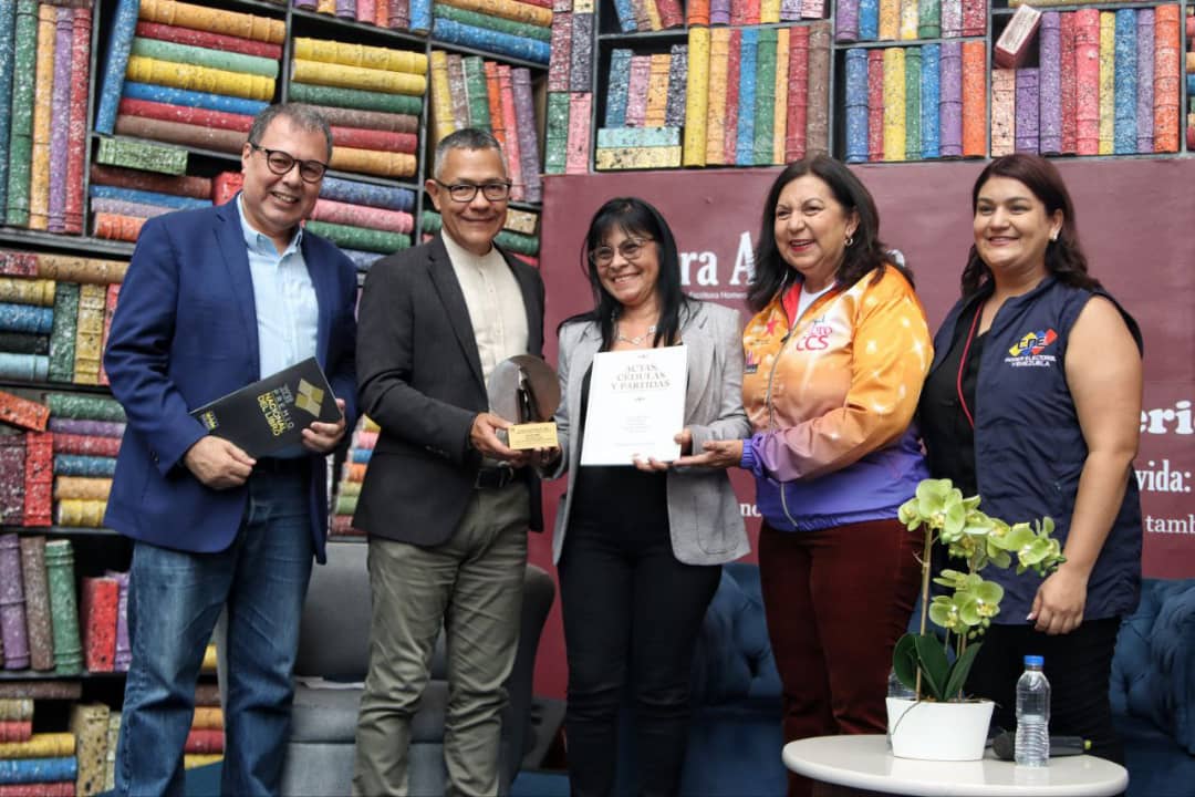 Entregaron XII Premio Nacional del Libro con fiesta literaria en la Galería de Arte Nacional