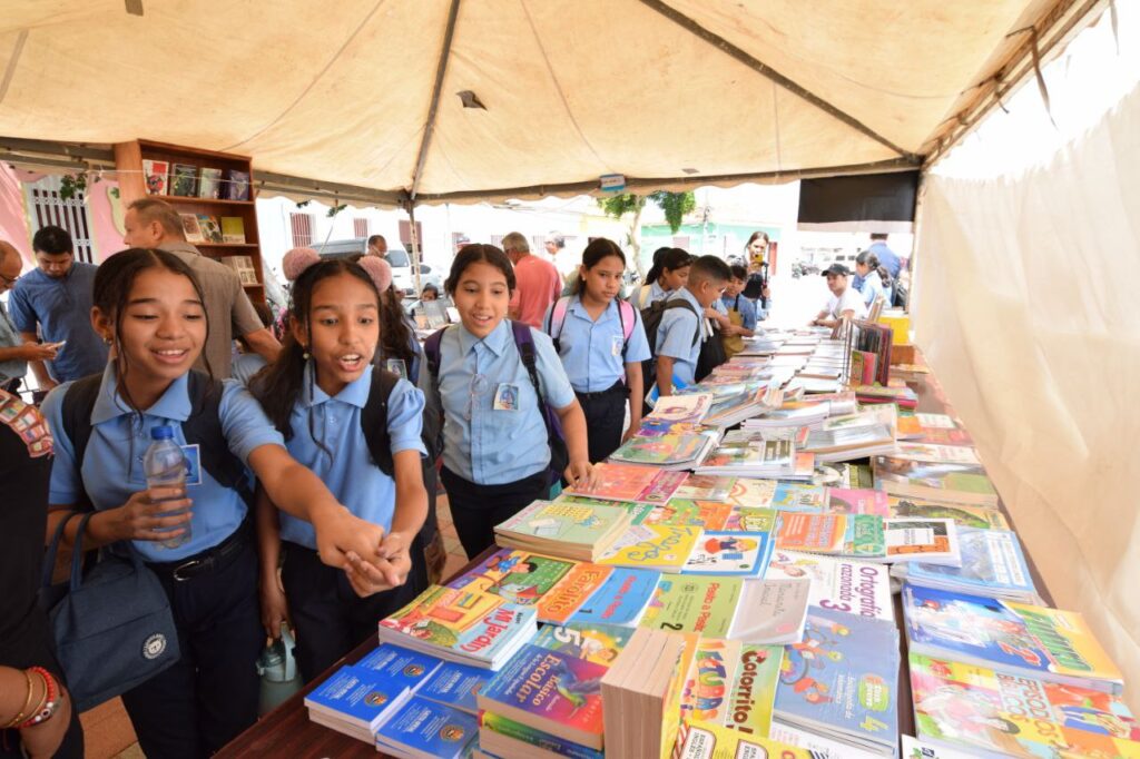 El libro y la lectura tomaron espacios en Sucre con la 20.ª Filven