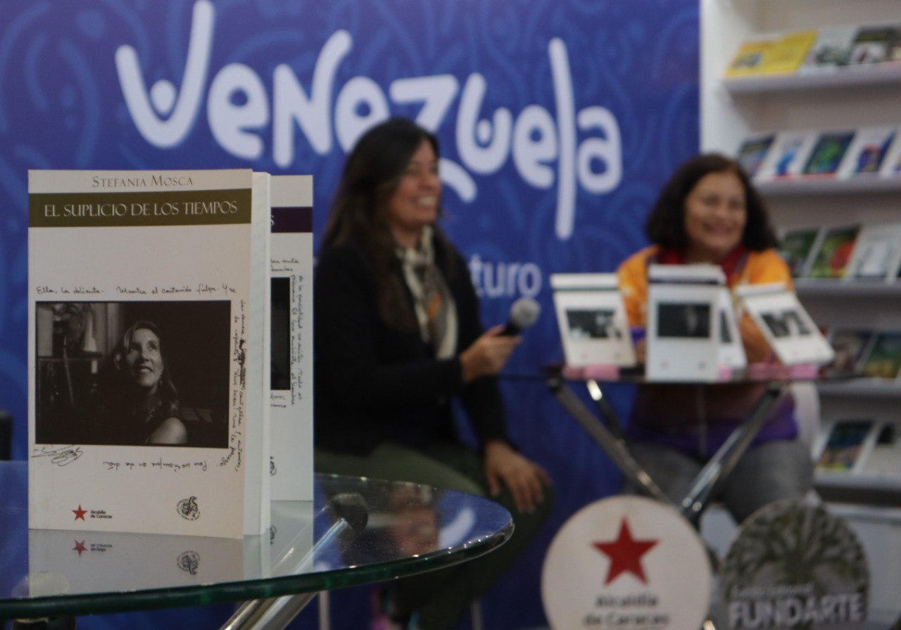 Homenajearon a Stefania Mosca en stand de Venezuela en FilBo 2025