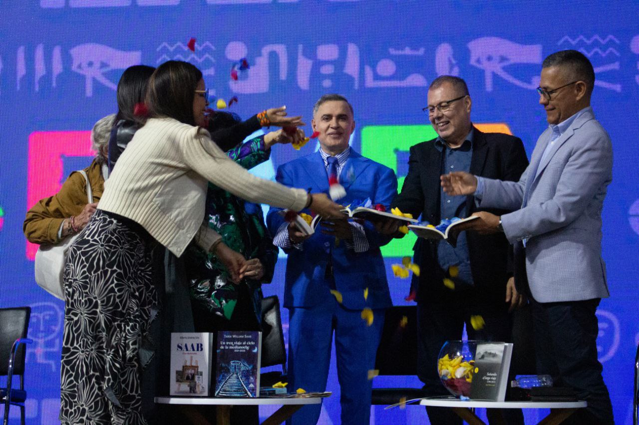 Tarek William Saab celebra su legado literario y rinde tributo a Hugo Chávez en la Filven 2025