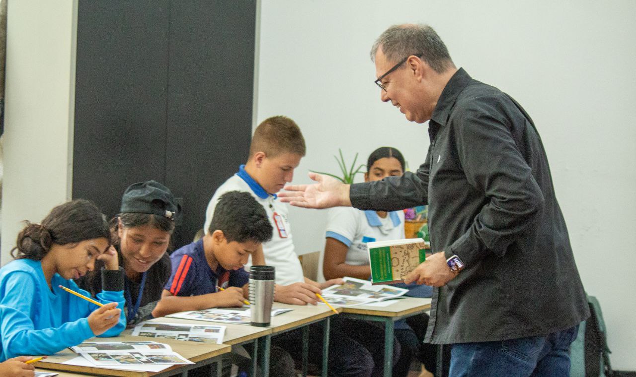 Experiencias de talleres literarios con niñas, niños y jóvenes contribuyen a conformación de la nueva misión del libro y la lectura