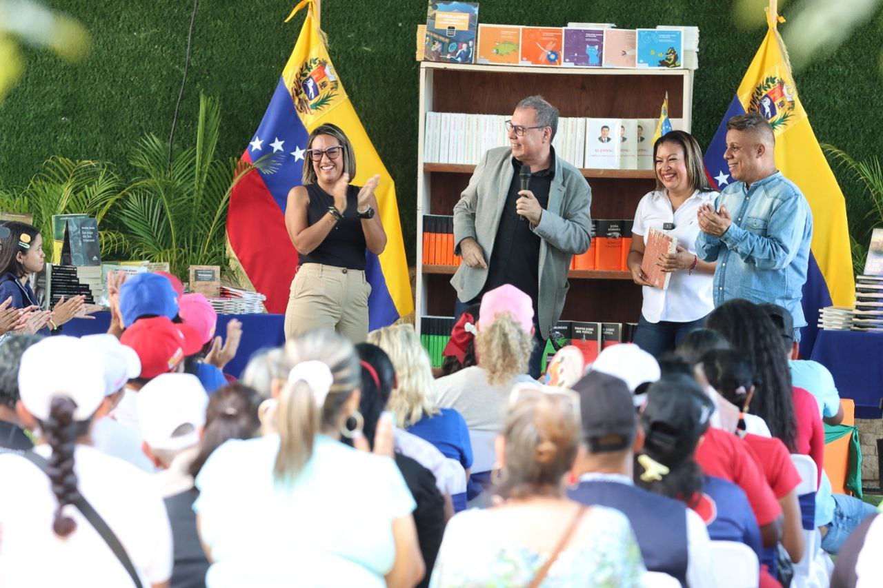 Fomentan la lectura en salas de autogobiernos comunales de Charallave