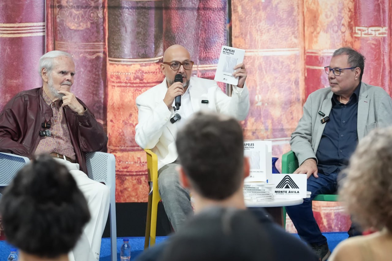 “Papeles de Política” de Miguel Pérez Pirela en la Feria del Libro de Caracas