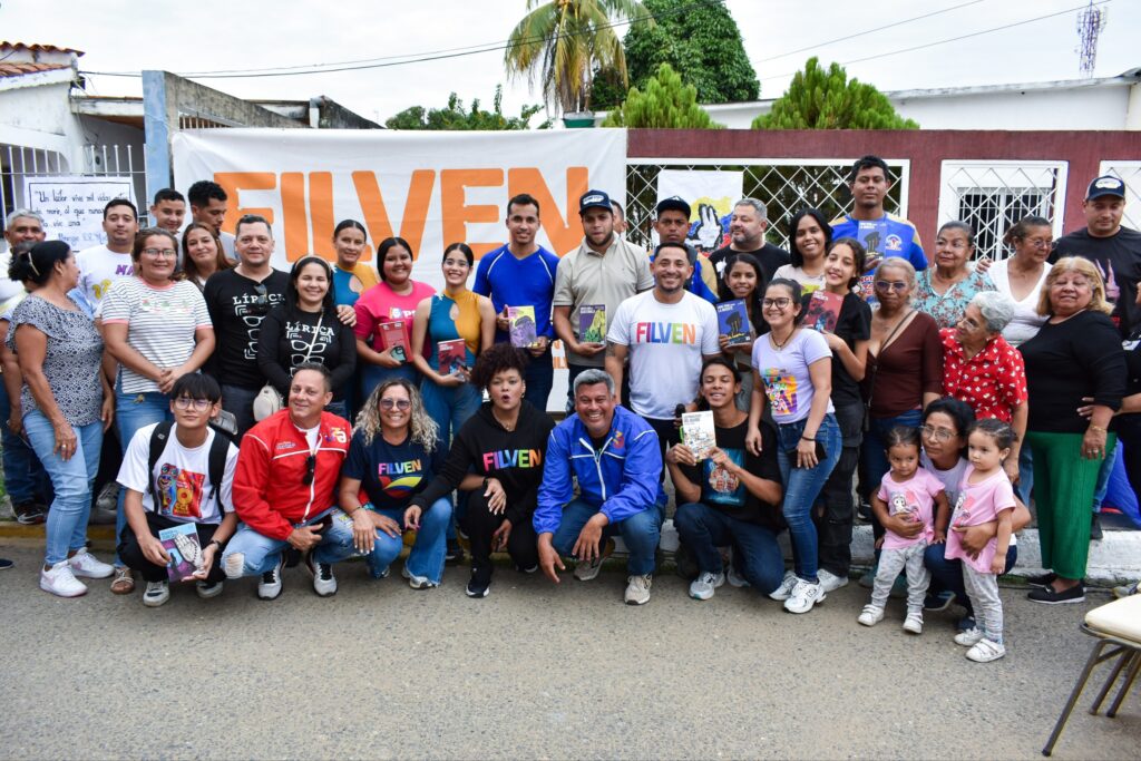 Comunas en Portuguesa reciben libros “25 para el 25”