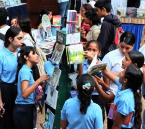 Jóvenes yaracuyanos se sumergen en la literatura latinoamericana con colección “25 para el 25”