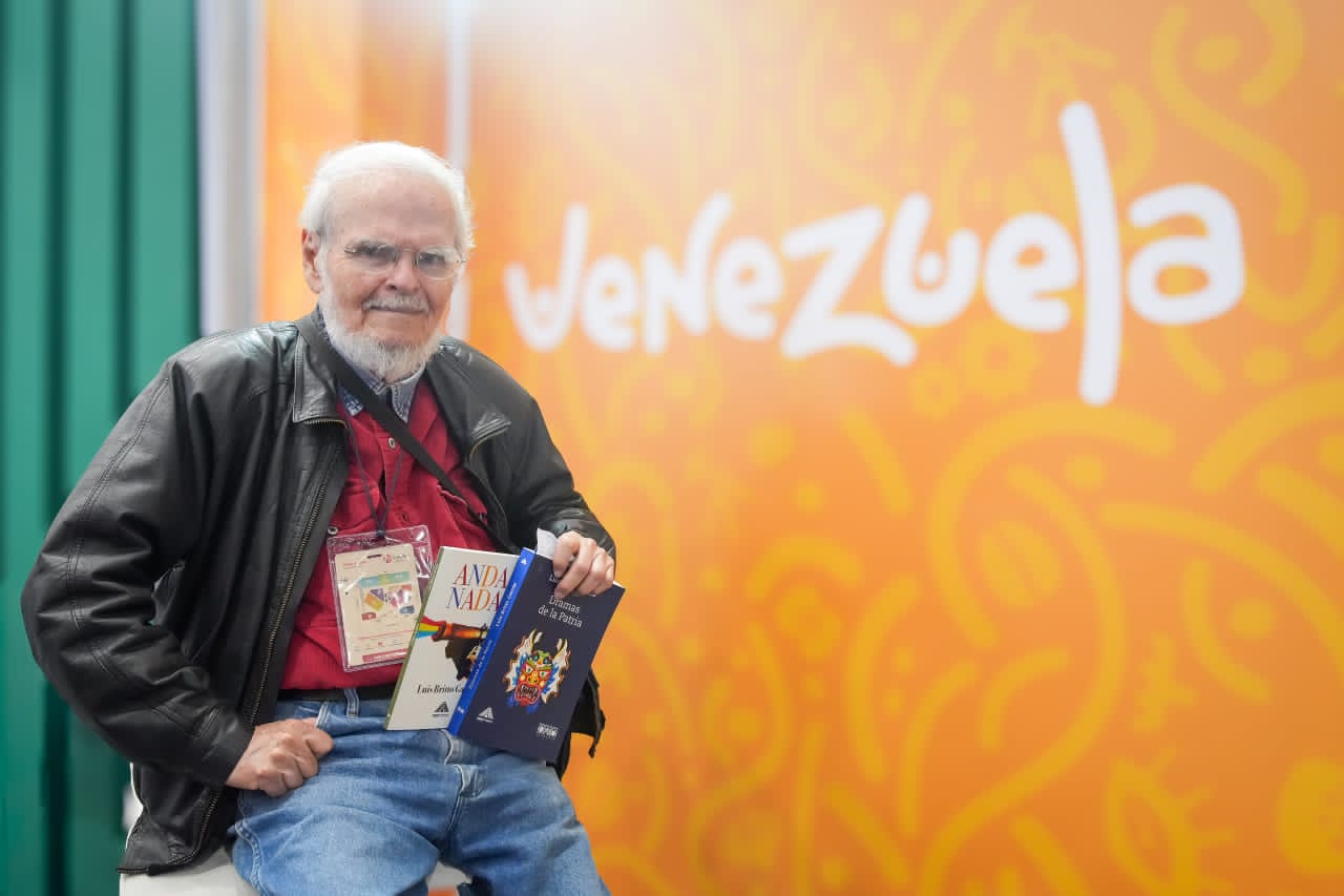 Luis Britto presentó en la 38.ª FILBo su compilación teatral Dramas de la Patria