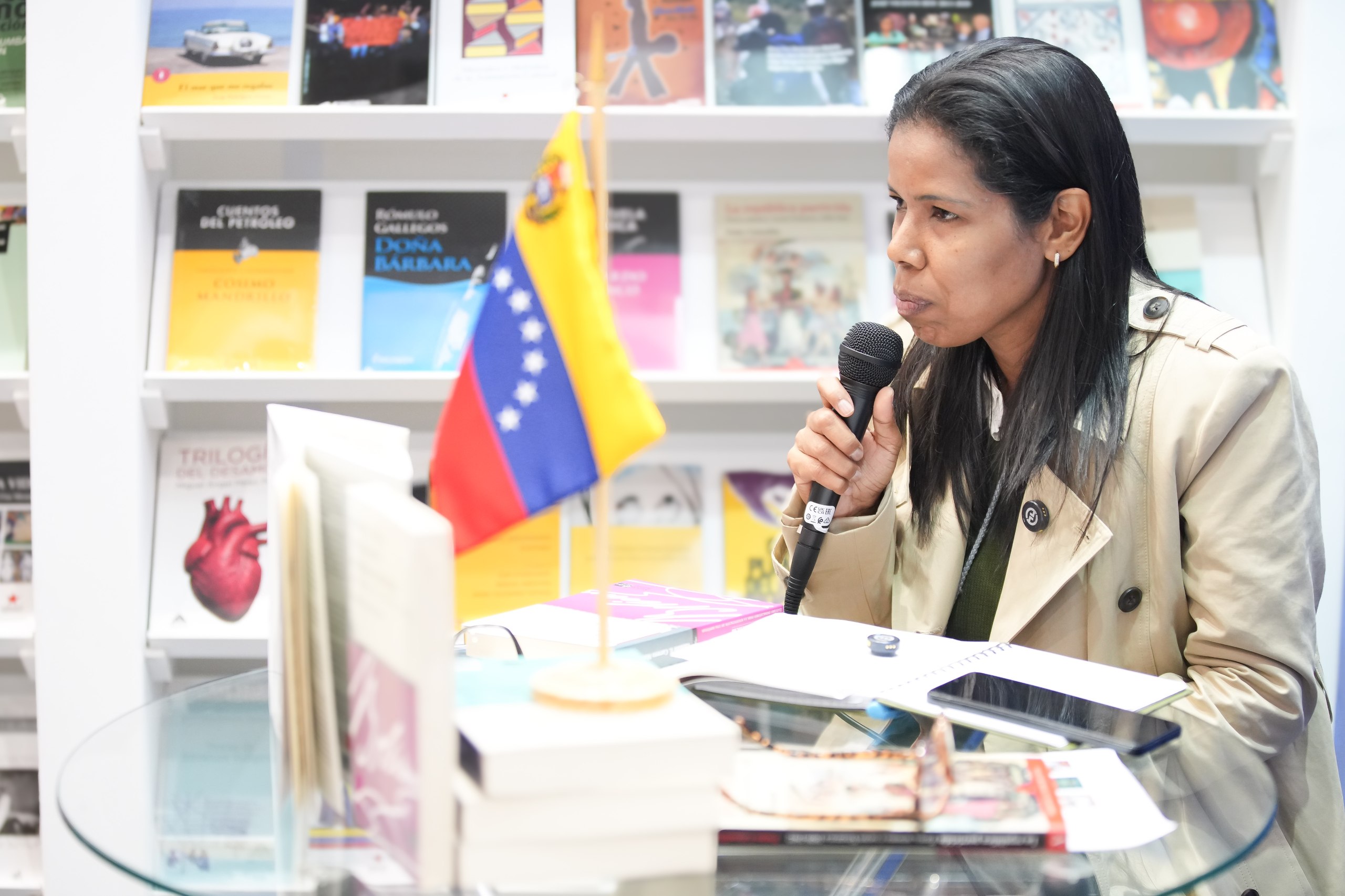Venezuela comparte en FILBo publicaciones que propician la reflexión crítica sobre la independencia de Nuestra América