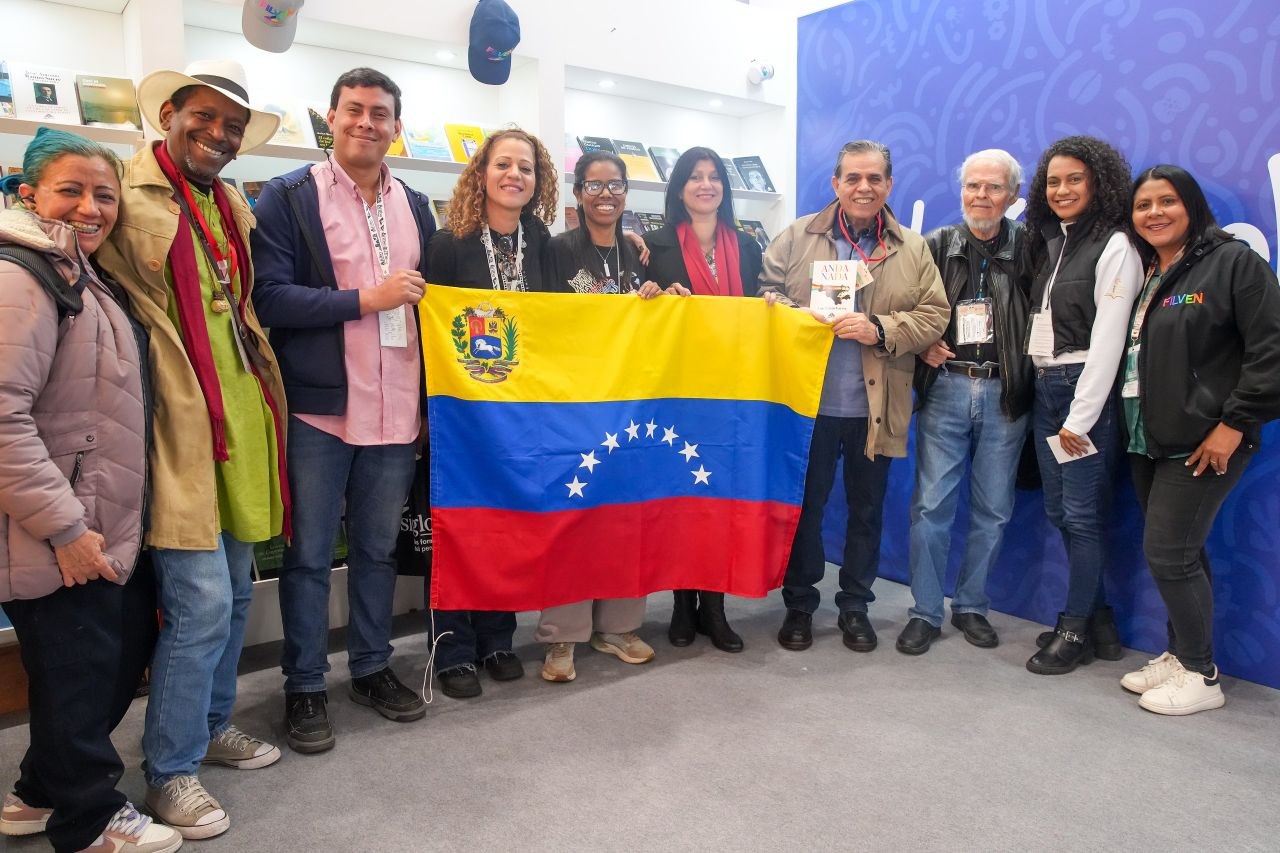 Embajador Orlando Maniglia resalta presencia de producción literaria venezolana en la 38.ª FILBo