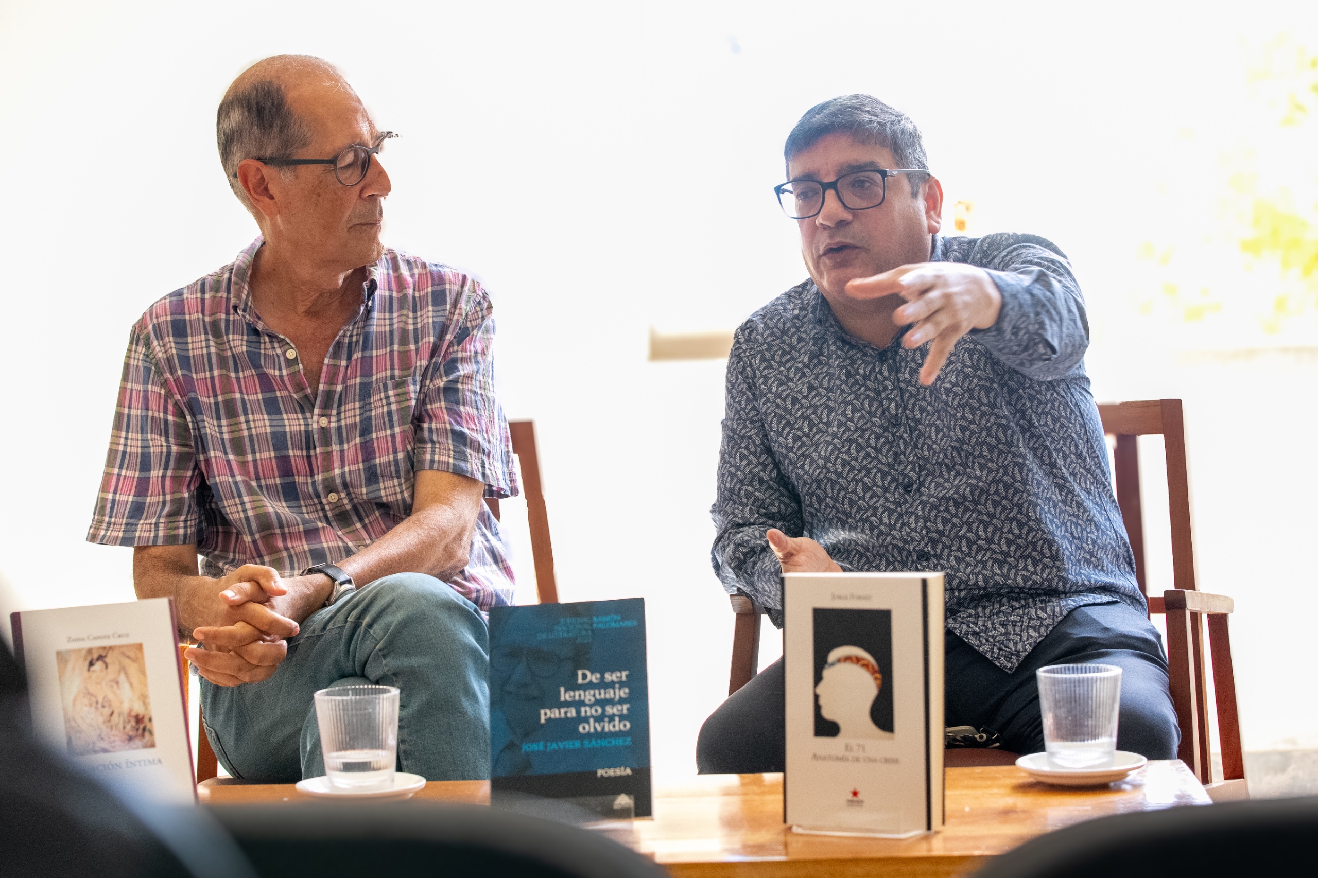 Poeta José Javier Sánchez presentó en La Habana su libro ganador de la Bienal de Literatura Ramón Palomares