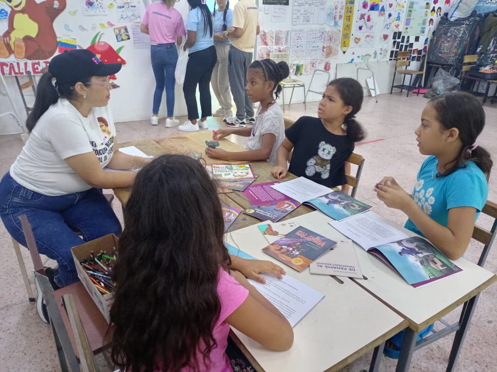 El Cenal impulsa el amor por las letras y la historia patria en las comunidades